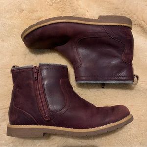 EUC CLARKS girls waxed leather Chelsea boot size 2W